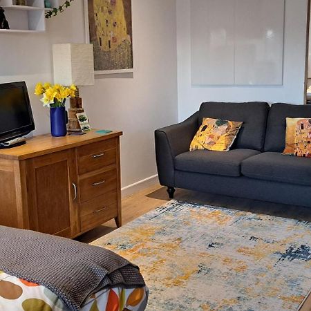 Modern Studio Apartment With Outstanding Views, Sleeps 2 นิวลิน ภายนอก รูปภาพ